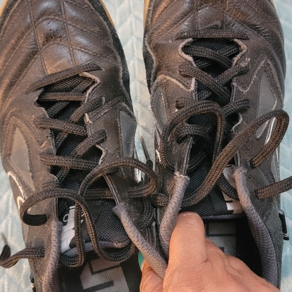 Ladies Sneakers - Picture 4 of 10